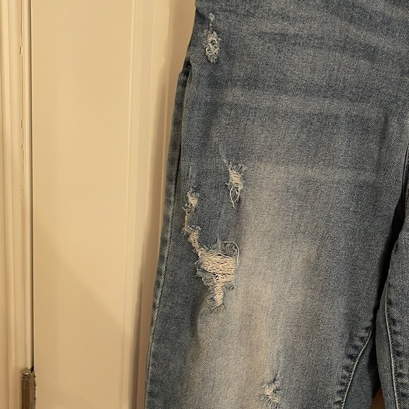 Judy Blue Women's Size 15/32 Straight Fit Distressed Medium Wash Raw Hem Jeans - Picture 5 of 14